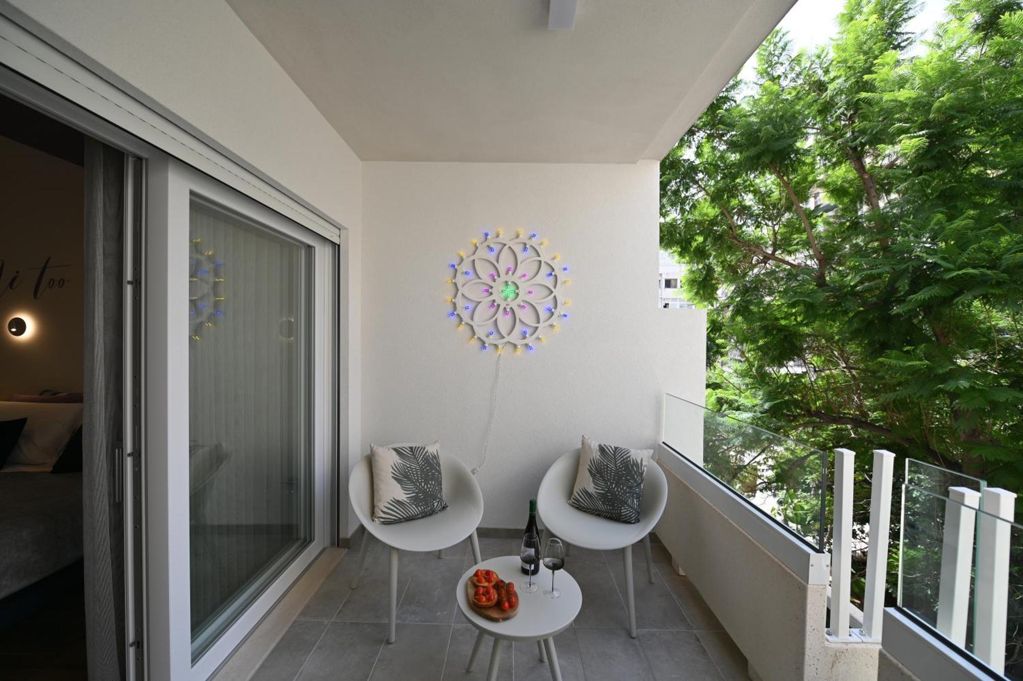 Me Too - Exclusive Apartments Bari Exterior photo