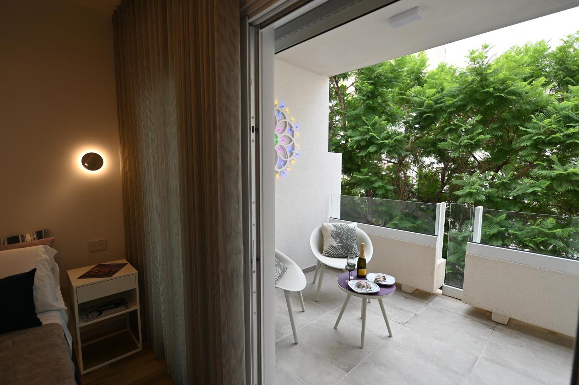 Me Too - Exclusive Apartments Bari Exterior photo