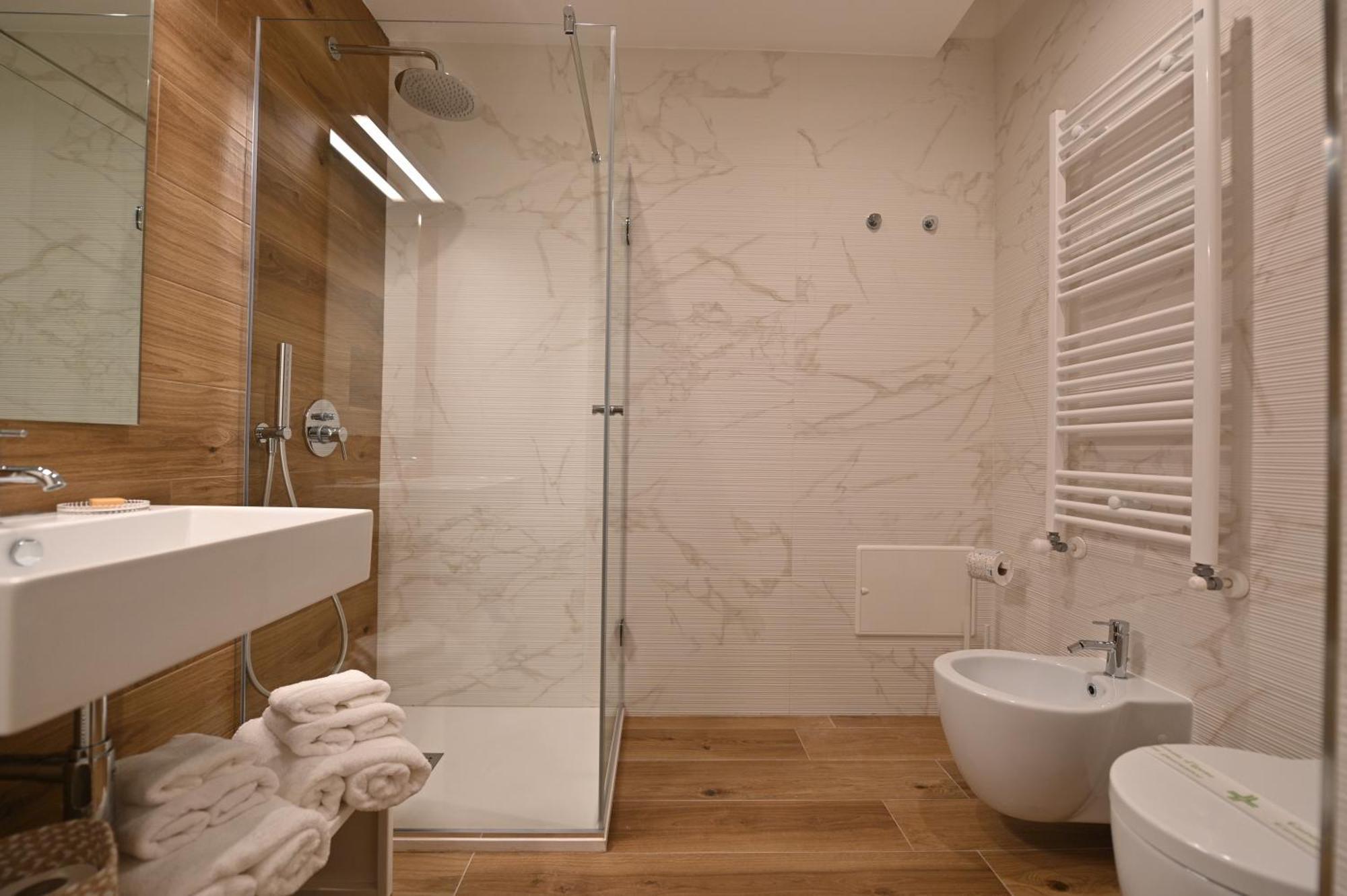 Me Too - Exclusive Apartments Bari Exterior photo