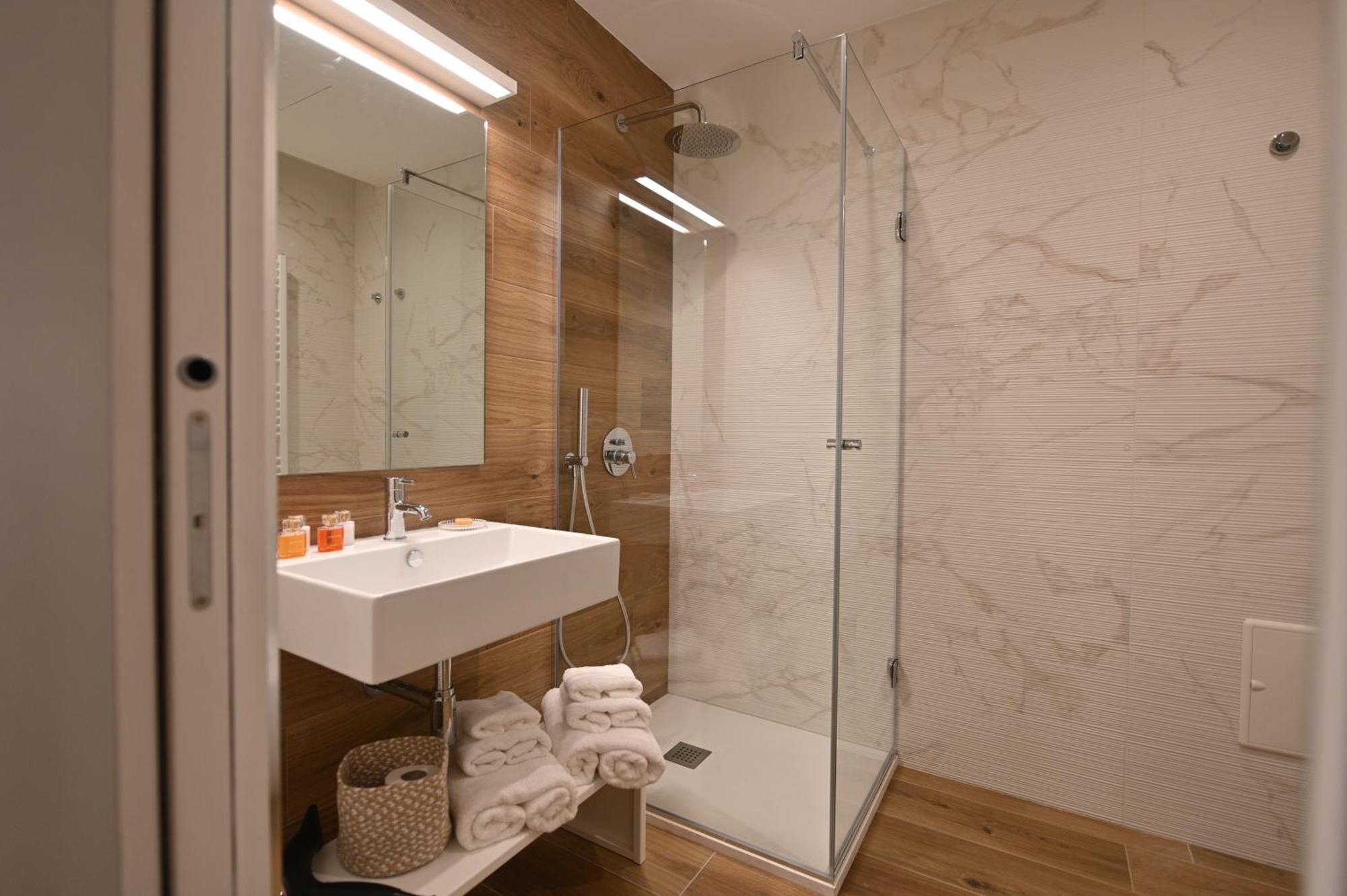 Me Too - Exclusive Apartments Bari Exterior photo